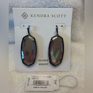 Kendra Scott Faceted Elle Drop Earrings
Gunmetal Gray / Dichroic Glass